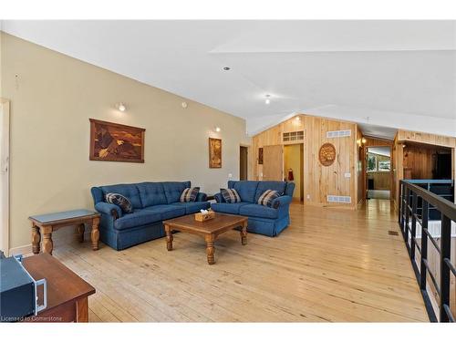 4968 Nigh Road, Fort Erie, ON - Indoor Photo Showing Living Room