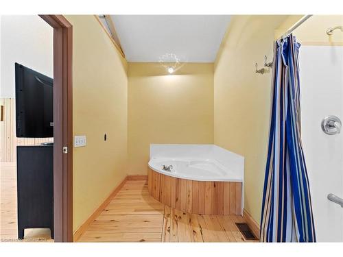 4968 Nigh Road, Fort Erie, ON - Indoor Photo Showing Bathroom