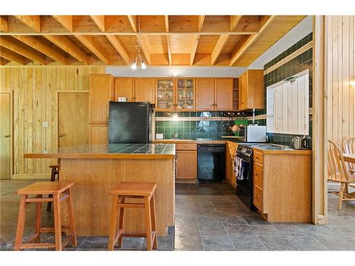 4968 Nigh Road, Fort Erie, ON - Indoor Photo Showing Kitchen