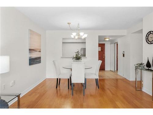 1214-100 Burloak Drive, Burlington, ON - Indoor Photo Showing Dining Room