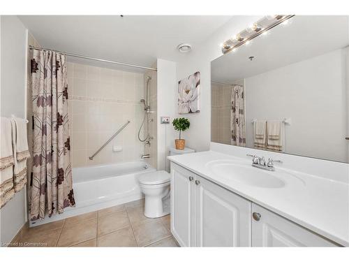 1214-100 Burloak Drive, Burlington, ON - Indoor Photo Showing Bathroom