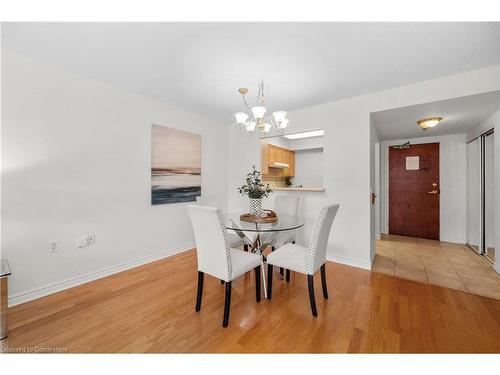 1214-100 Burloak Drive, Burlington, ON - Indoor Photo Showing Dining Room