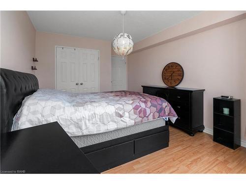 2206-150 Charlton Avenue E, Hamilton, ON - Indoor Photo Showing Bedroom