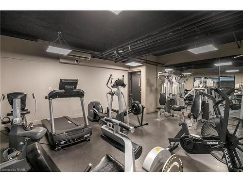 2206-150 Charlton Avenue E, Hamilton, ON - Indoor Photo Showing Gym Room