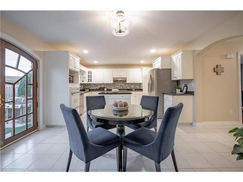 7789 Alpine Drive, Niagara Falls, ON - Indoor Photo Showing Dining Room