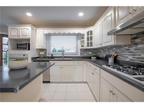 7789 Alpine Drive, Niagara Falls, ON - Indoor Photo Showing Kitchen With Double Sink