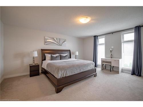 7789 Alpine Drive, Niagara Falls, ON - Indoor Photo Showing Bedroom