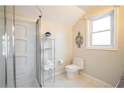 7789 Alpine Drive, Niagara Falls, ON - Indoor Photo Showing Bathroom