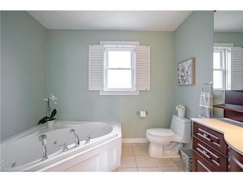 7789 Alpine Drive, Niagara Falls, ON - Indoor Photo Showing Bathroom