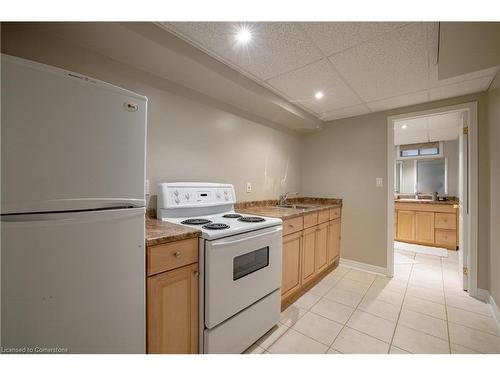 7789 Alpine Drive, Niagara Falls, ON - Indoor Photo Showing Kitchen