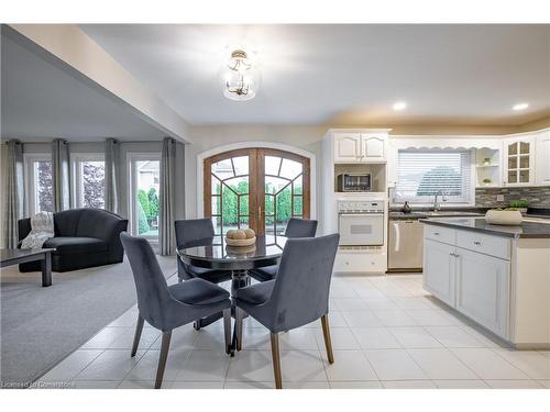 7789 Alpine Drive, Niagara Falls, ON - Indoor Photo Showing Dining Room