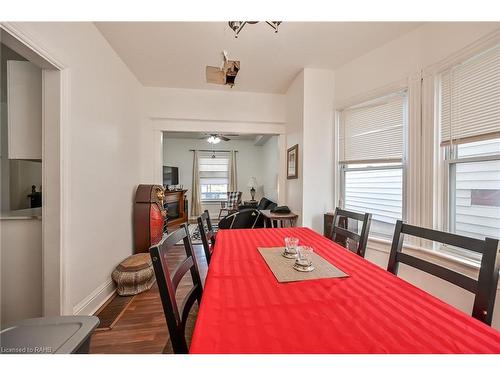 17 Albemarle Street, Hamilton, ON - Indoor Photo Showing Dining Room