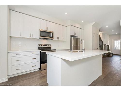 19 Linden Park Lane, Hamilton, ON - Indoor Photo Showing Kitchen With Stainless Steel Kitchen With Upgraded Kitchen