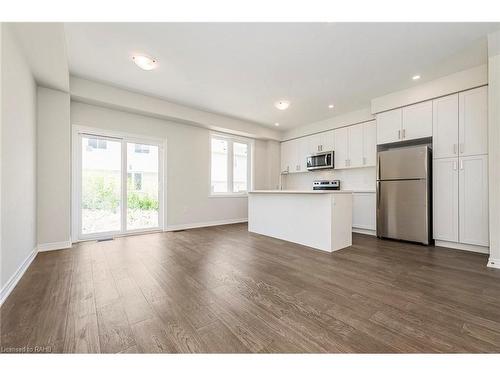 19 Linden Park Lane, Hamilton, ON - Indoor Photo Showing Kitchen