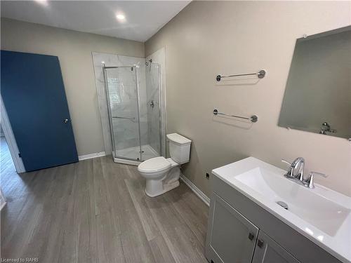 132 Jackson Street E, Hamilton, ON - Indoor Photo Showing Bathroom