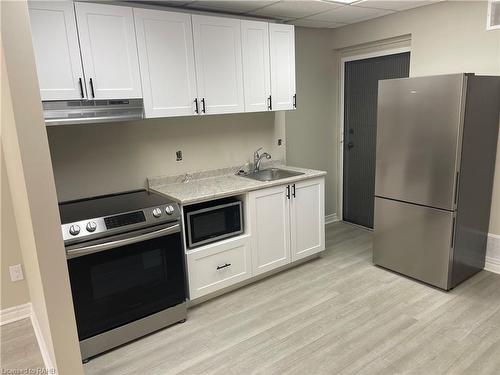 132 Jackson Street E, Hamilton, ON - Indoor Photo Showing Kitchen