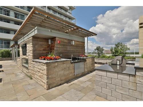 212-55 Speers Road, Oakville, ON - Outdoor