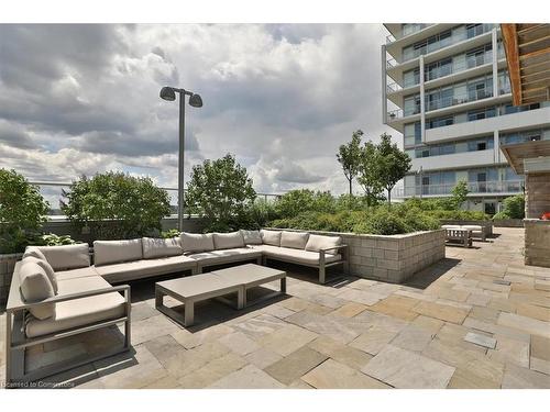 212-55 Speers Road, Oakville, ON - Outdoor