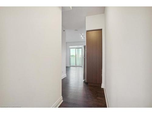 212-55 Speers Road, Oakville, ON - Indoor Photo Showing Other Room