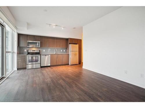 212-55 Speers Road, Oakville, ON - Indoor Photo Showing Kitchen