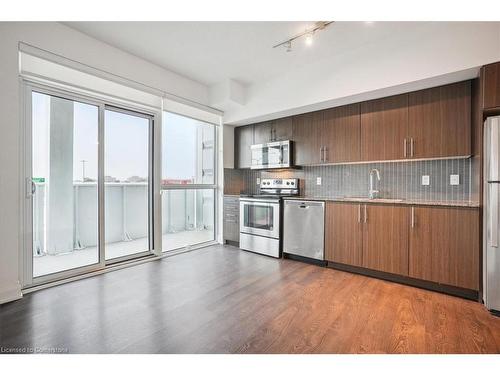 212-55 Speers Road, Oakville, ON - Indoor Photo Showing Kitchen