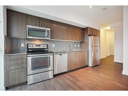 212-55 Speers Road, Oakville, ON - Indoor Photo Showing Kitchen