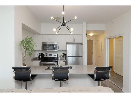 104-10 Concord Place, Grimsby, ON - Indoor Photo Showing Kitchen