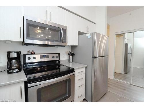 104-10 Concord Place, Grimsby, ON - Indoor Photo Showing Kitchen