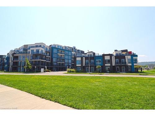 104-10 Concord Place, Grimsby, ON - Outdoor