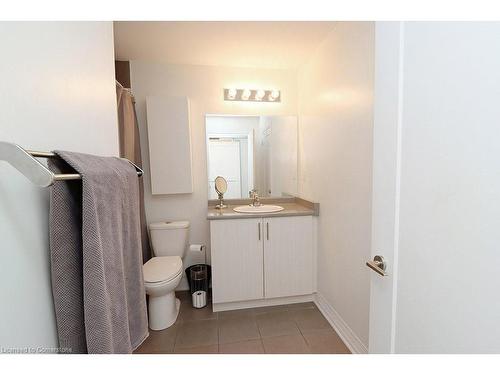 104-10 Concord Place, Grimsby, ON - Indoor Photo Showing Bathroom