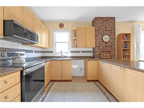 477 Cannon Street E, Hamilton, ON - Indoor Photo Showing Kitchen