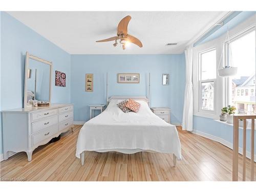 477 Cannon Street E, Hamilton, ON - Indoor Photo Showing Bedroom