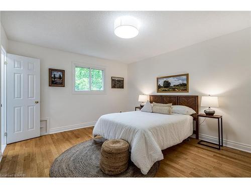 4107 Wheelwright Crescent, Mississauga, ON - Indoor Photo Showing Bedroom