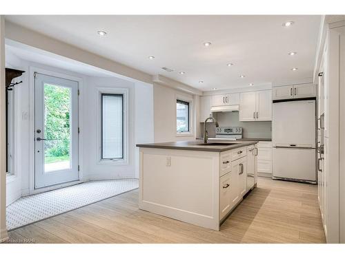 4107 Wheelwright Crescent, Mississauga, ON - Indoor Photo Showing Kitchen