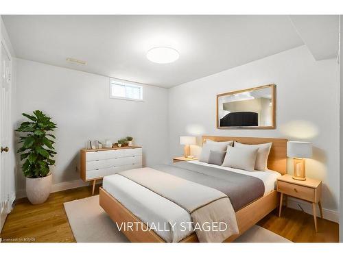 4107 Wheelwright Crescent, Mississauga, ON - Indoor Photo Showing Bedroom