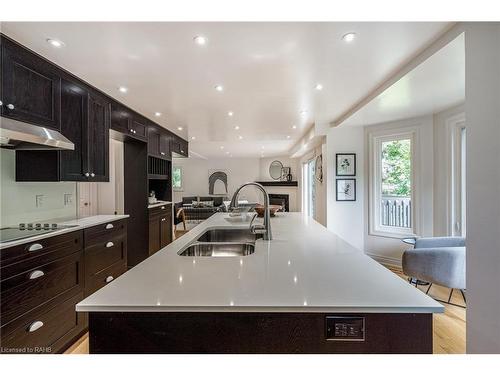 4107 Wheelwright Crescent, Mississauga, ON - Indoor Photo Showing Kitchen With Double Sink With Upgraded Kitchen