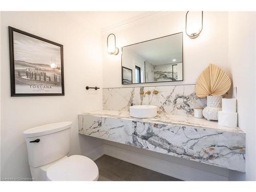 6084 Talbot Road, Cayuga, ON - Indoor Photo Showing Bathroom