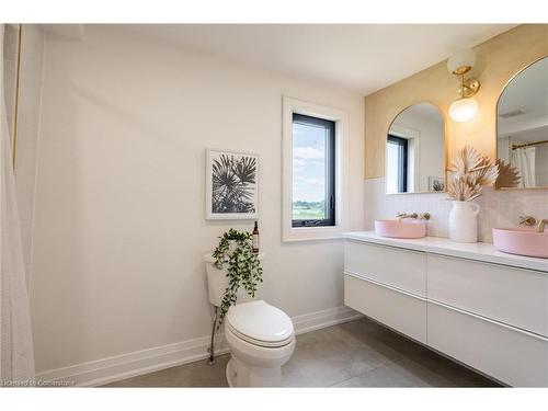 6084 Talbot Road, Cayuga, ON - Indoor Photo Showing Bathroom