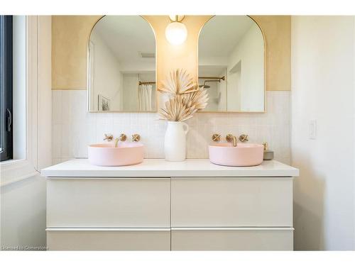 6084 Talbot Road, Cayuga, ON - Indoor Photo Showing Bathroom