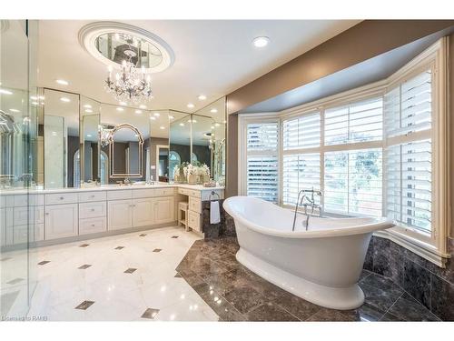 4014 Lantern Lane, Burlington, ON - Indoor Photo Showing Bathroom