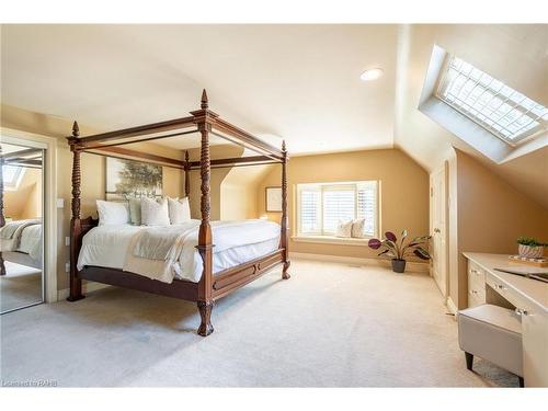 4014 Lantern Lane, Burlington, ON - Indoor Photo Showing Bedroom