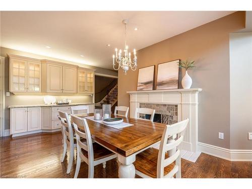 4014 Lantern Lane, Burlington, ON - Indoor Photo Showing Dining Room