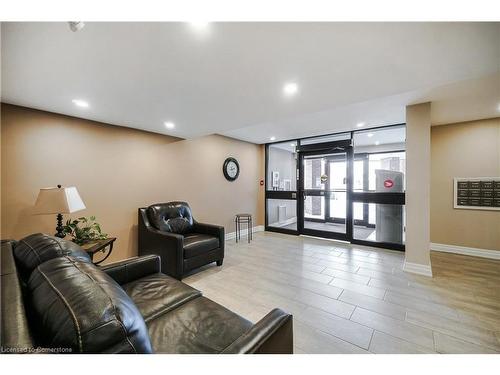 104-99 Donn Avenue, Stoney Creek, ON - Indoor