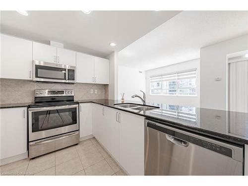 608-399 Elizabeth Street, Burlington, ON - Indoor Photo Showing Kitchen With Stainless Steel Kitchen With Double Sink With Upgraded Kitchen