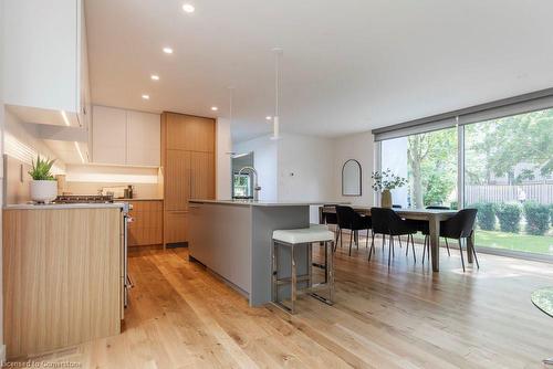 315 Park Street W, Dundas, ON - Indoor Photo Showing Kitchen With Upgraded Kitchen