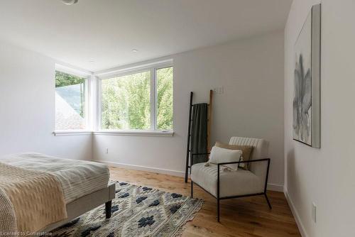 315 Park Street W, Dundas, ON - Indoor Photo Showing Bedroom