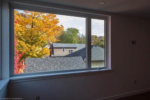 315 Park Street W, Dundas, ON - Indoor Photo Showing Other Room