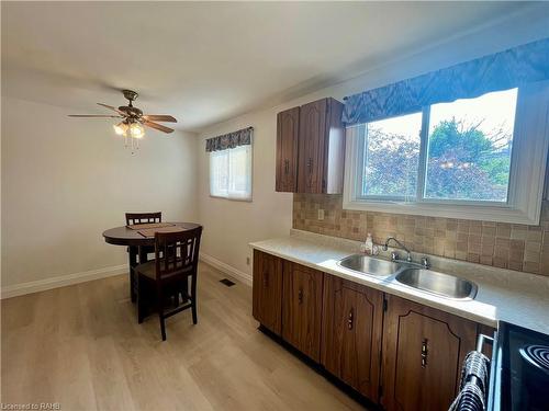 5-34 Bow Valley Drive, Hamilton, ON - Indoor Photo Showing Kitchen With Double Sink