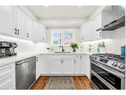 19-375 Book Road, Grimsby, ON - Indoor Photo Showing Kitchen With Upgraded Kitchen