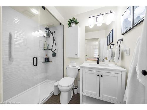 19-375 Book Road, Grimsby, ON - Indoor Photo Showing Bathroom